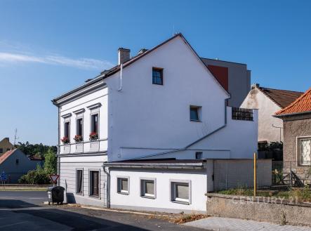 . | Prodej - nájemní dům, 450 m²