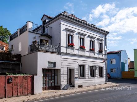 . | Prodej - nájemní dům, 450 m²