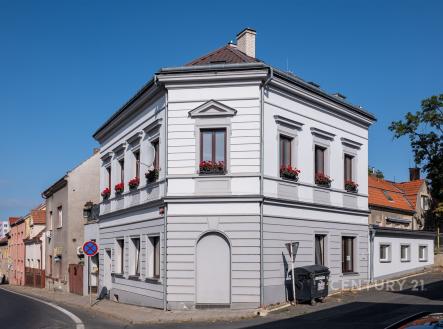 . | Prodej - nájemní dům, 450 m²