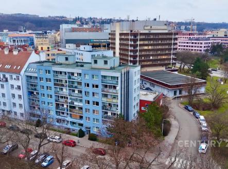 Pohled na dům | Prodej bytu, 2+1, 46 m²