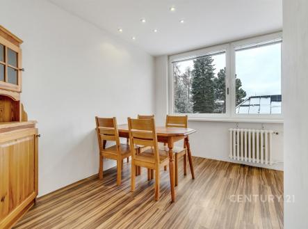 Jídelní kout s výhledem do zeleně - současný stav. | Prodej bytu, 3+1, 80 m²