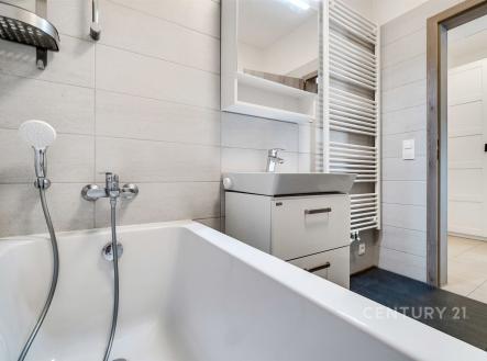 . | Pronájem bytu, 1+kk, 33 m²