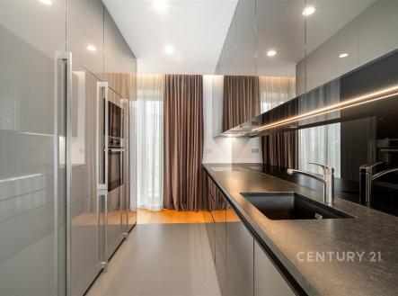 . | Pronájem bytu, 3+kk, 137 m²