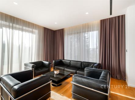 . | Pronájem bytu, 3+kk, 137 m²