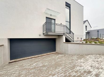 . | Pronájem - dům/vila, 299 m²