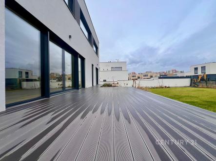 . | Pronájem - dům/vila, 299 m²