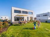 Pronájem - dům/vila, 299 m²