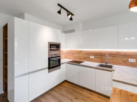 . | Pronájem bytu, 3+kk, 75 m²