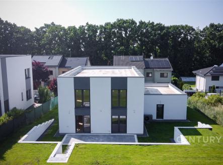 Pohled na dům | Prodej - dům/vila, 243 m²