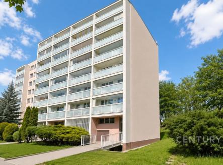 Pohled na dům | Pronájem bytu, 3+1, 71 m²