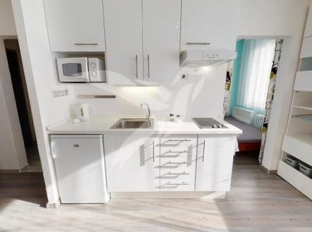 Byt-1kk-Praha-Brodskeho-06242022_100121.jpg | Pronájem bytu, 1+kk, 33 m²