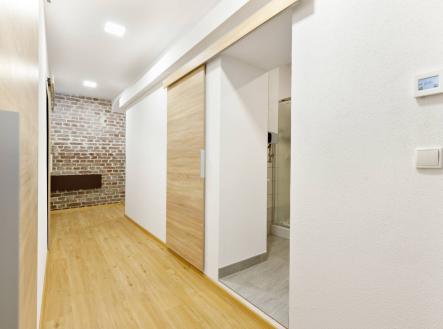 Bez popisku | Prodej - obchodní prostor, 56 m²