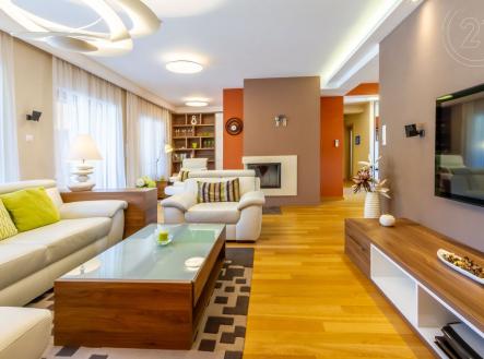 obývací pokoj s krbem | Prodej - dům/vila, 318 m²