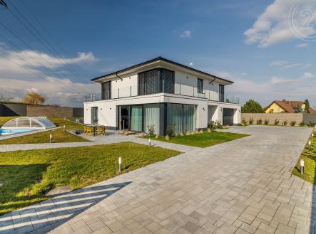 . | Prodej - dům/vila, 300 m²