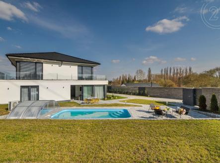 . | Prodej - dům/vila, 300 m²