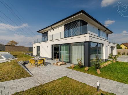 . | Prodej - dům/vila, 300 m²