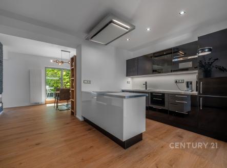 . | Prodej - dům/vila, 215 m²