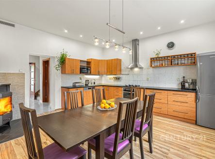 . | Prodej - dům/vila, 142 m²