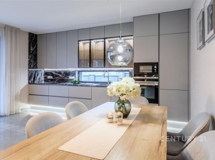 . | Prodej - dům/vila, 214 m²