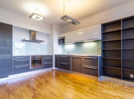 . | Pronájem bytu, 2+kk, 66 m²