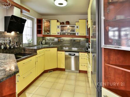 . | Prodej - dům/vila, 198 m²