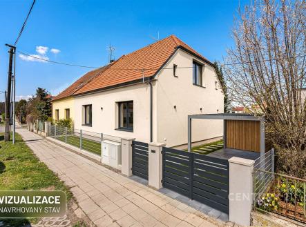 Zrekonstruovaný rodinný dům s moderní fasádou a červenou střešní krytinou, přední plot s bránou, udržovaná zahrada, klidná rezidenční lokalita. | Prodej - dům/vila, 170 m²