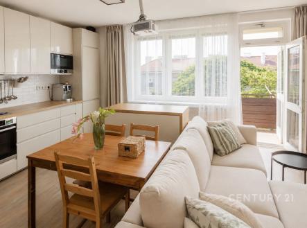 . | Pronájem bytu, 3+kk, 67 m²