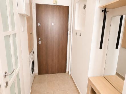 . | Pronájem bytu, 1+kk, 35 m²