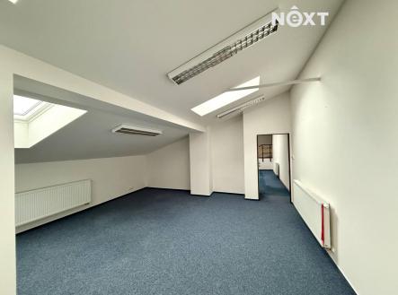 Pronájem - kanceláře, 122 m²