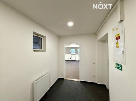 Pronájem - kanceláře, 77 m²