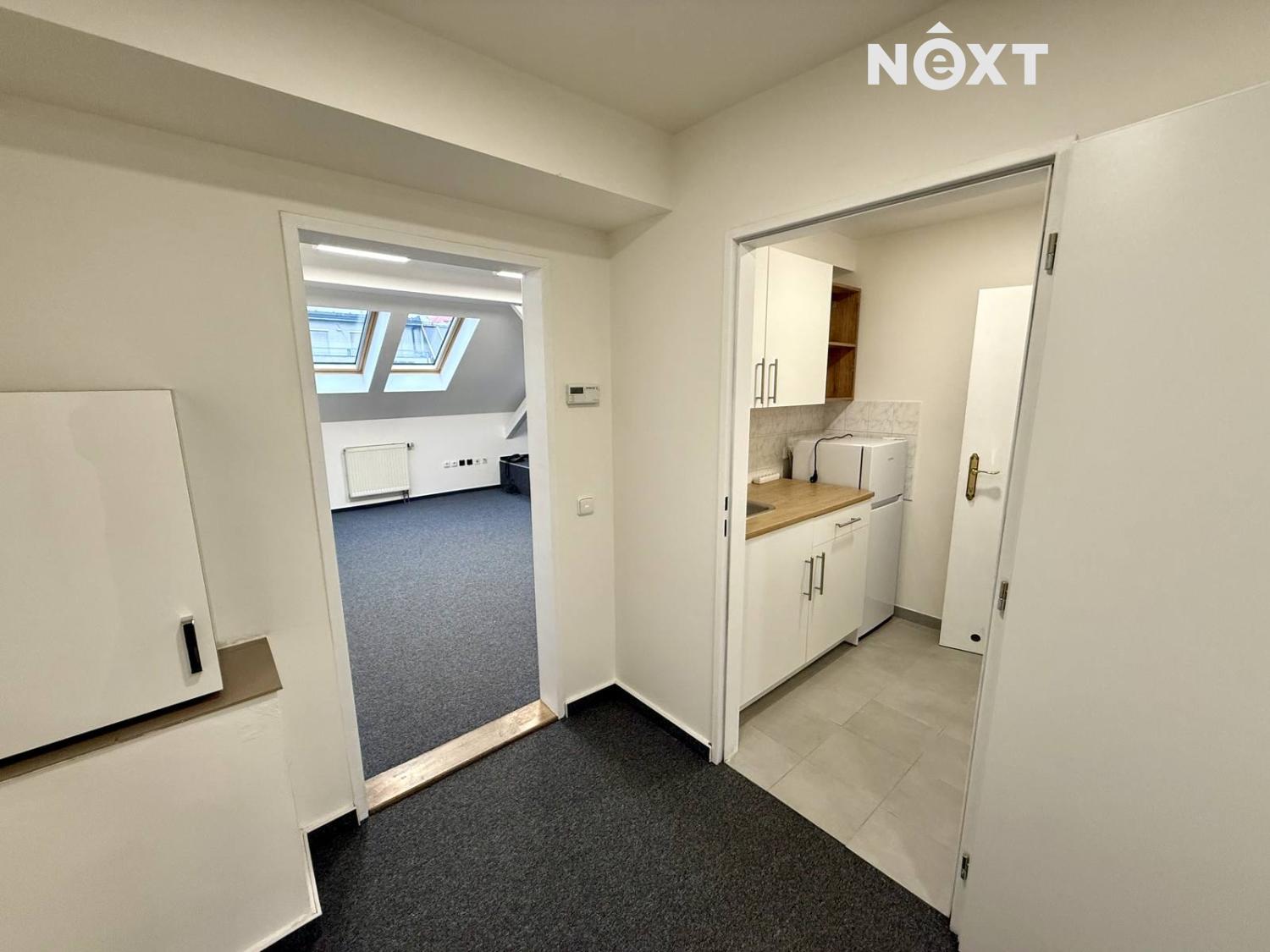 Pronájem komerční Kanceláře, 77㎡