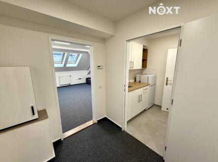 Pronájem - kanceláře, 77 m²