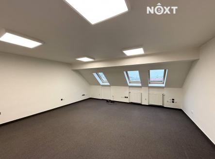 Pronájem - kanceláře, 77 m²