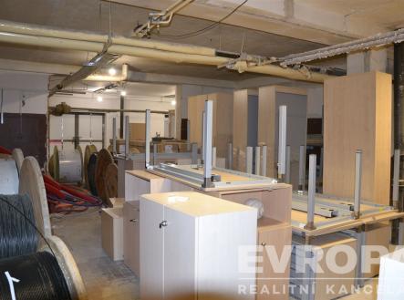 . | Pronájem - skladovací prostor, 610 m²