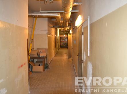 . | Pronájem - skladovací prostor, 610 m²