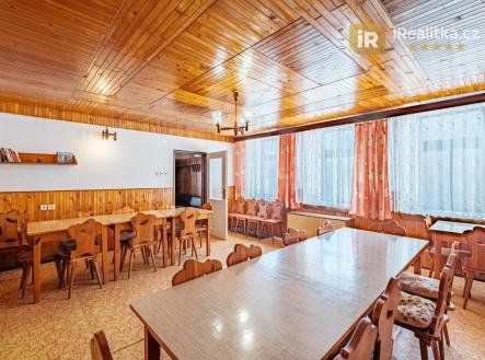 Prodej - penzion, 305 m²