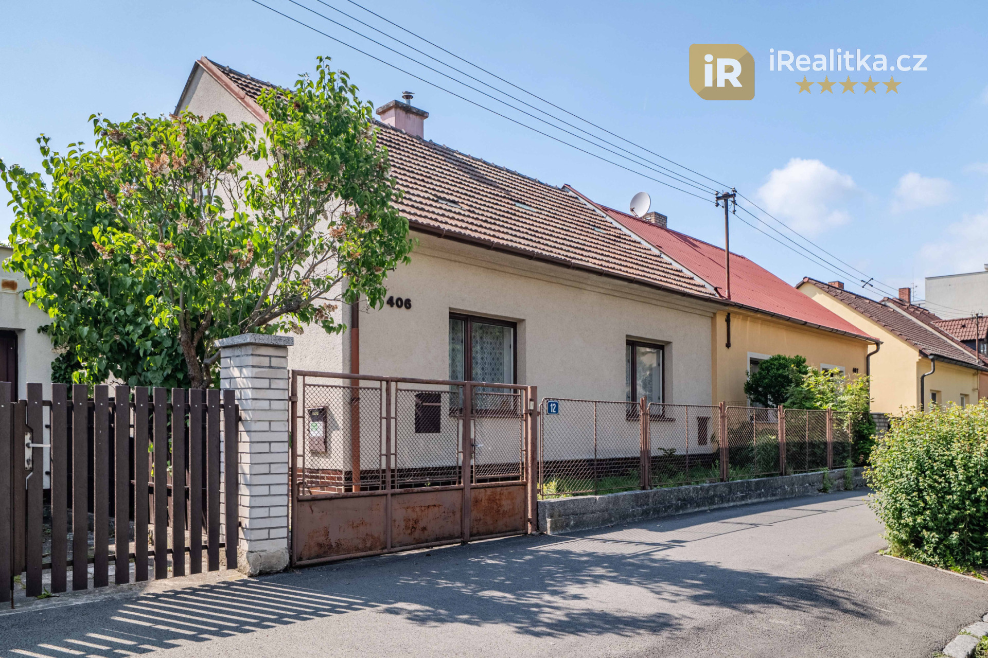 Prodej rodinného domu s garáží a zahradou - Hradec Králové