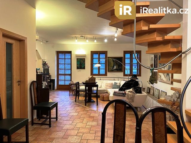 Prodej rodinného domu, 5 pokojů, 238 m², Jičín