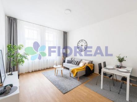 obývák-jídelna s přirozené světlo a dřevěná podlaha | Pronájem bytu, 2+kk, 51 m²