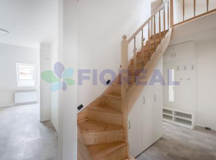 vstupní hala | Pronájem bytu, atypický, 88 m²
