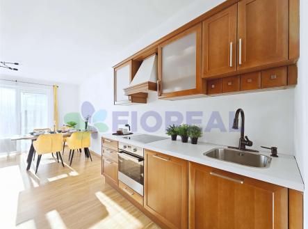 . | Pronájem - dům/vila, 289 m²