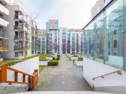 . | Pronájem - malý objekt/garáž