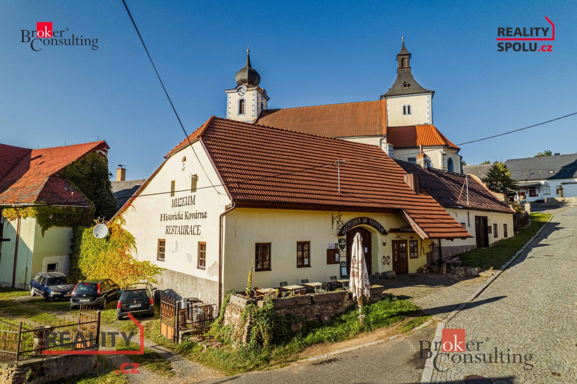 Historická kovárna s restaurací a vinárnou v obci Velhartice