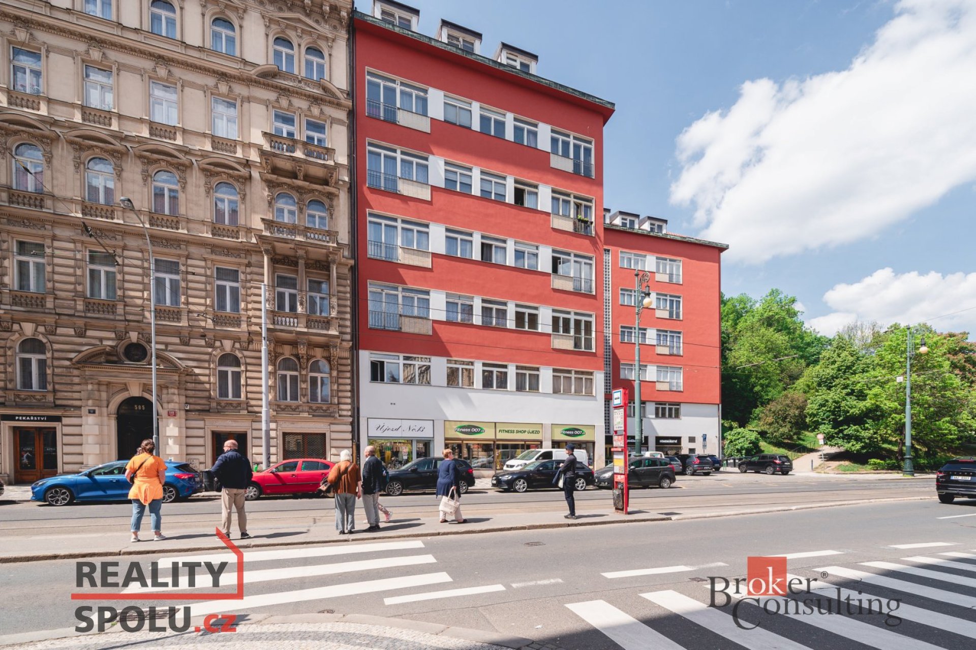 Exkluzivní byt v srdci Prahy - prostorný 3+KK po luxusní rekonstrukci