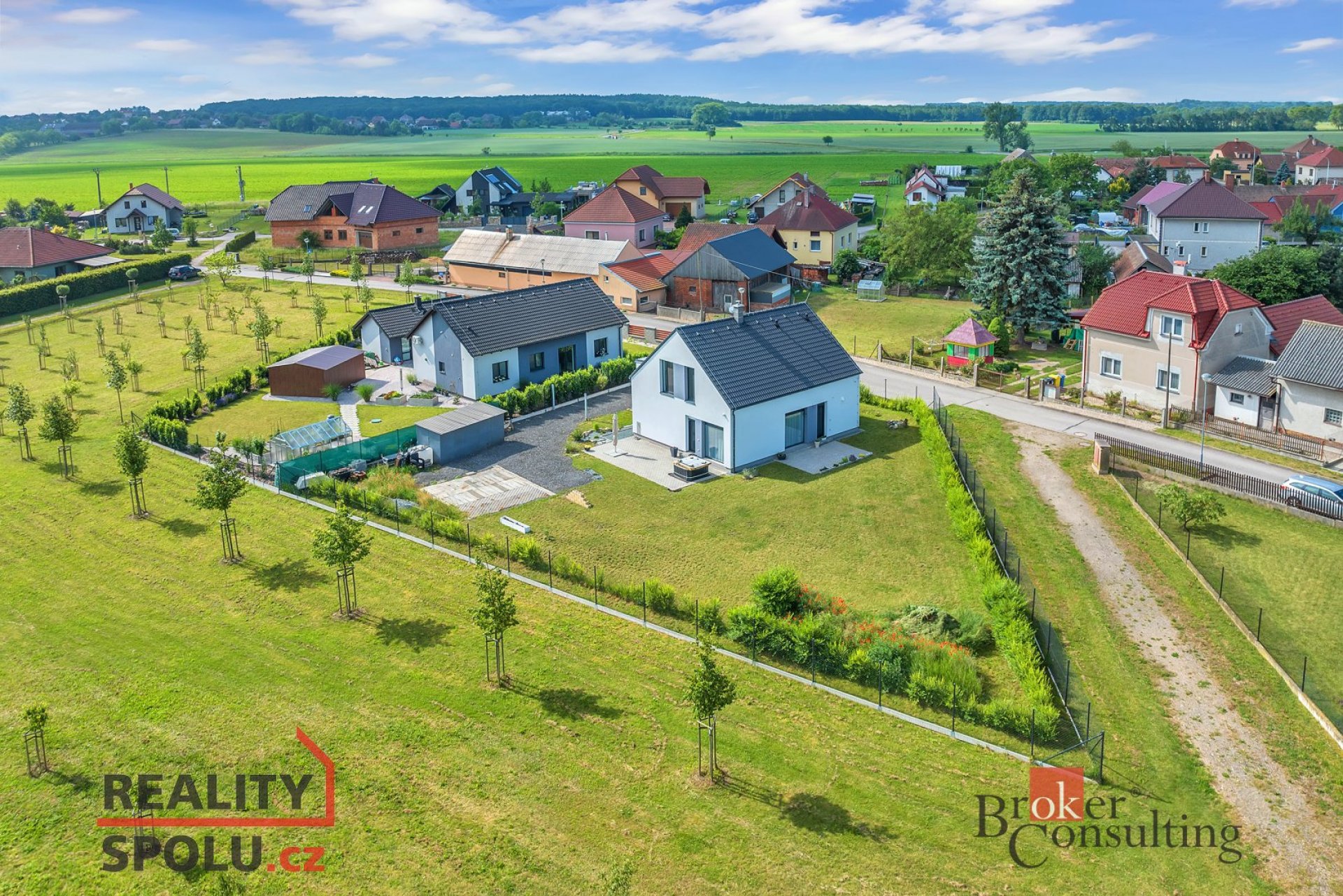 Prodej samostatného RD 5+1, 155 m2, pozemek 1074 m2, Humburky, okr. Hradec Králové