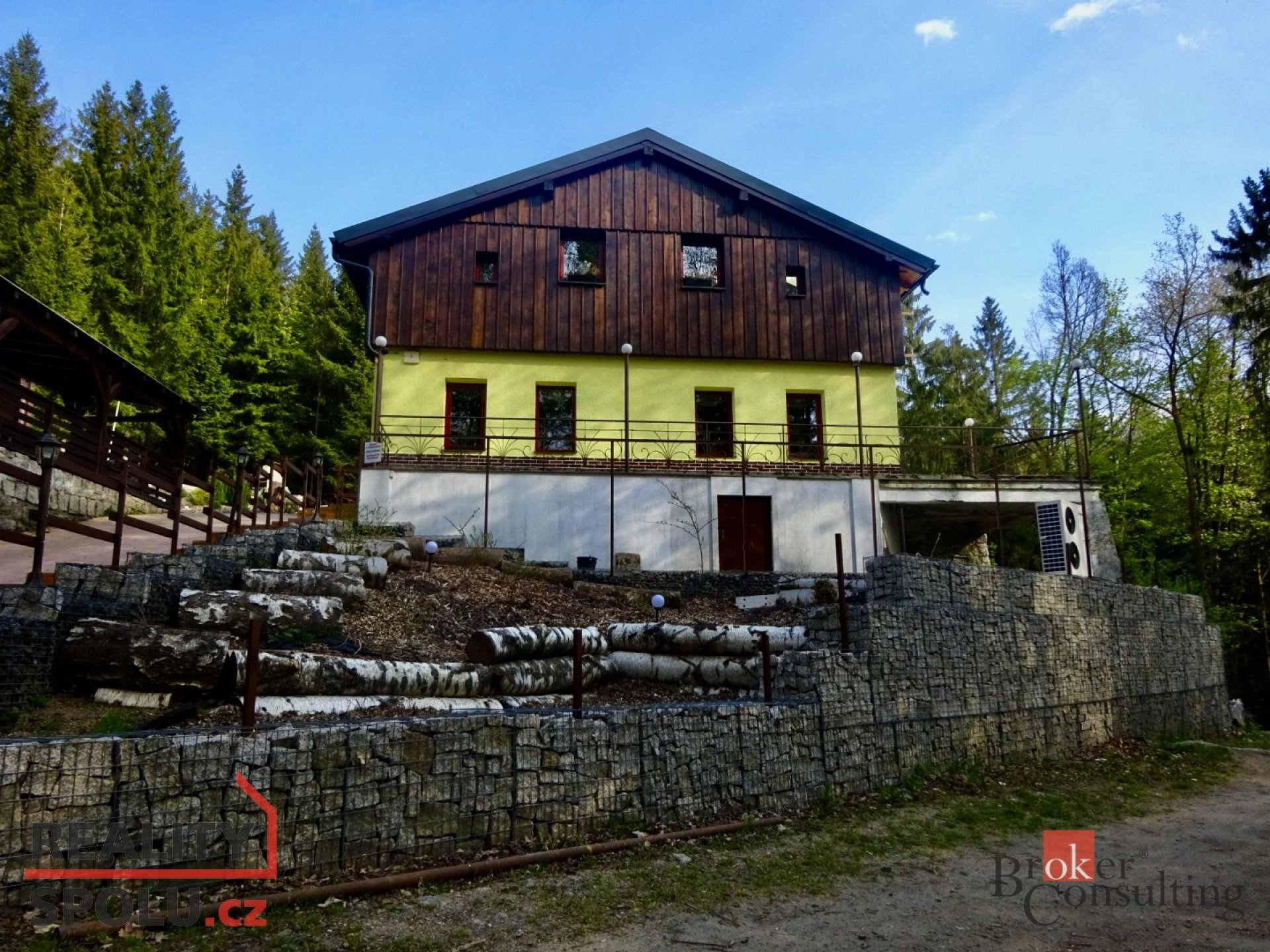 Restaurační zařízení včetně možnosti bydlení "Mojžíšák"