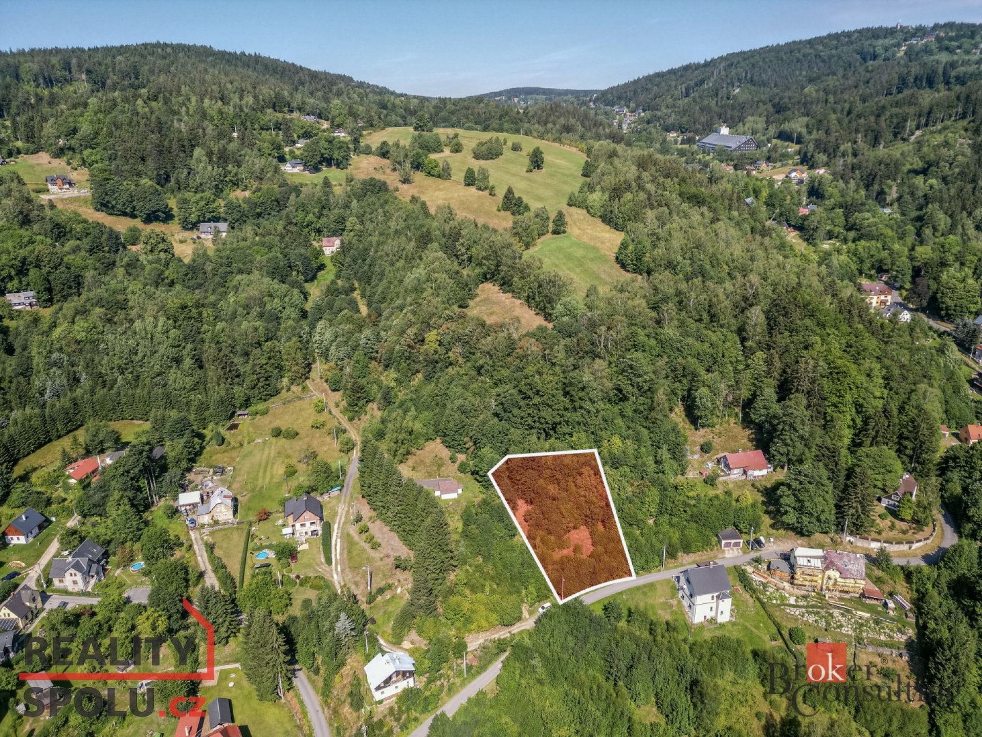 Pozemek v Jizerských horách vhodný k zastavění o výměře 1161 m2