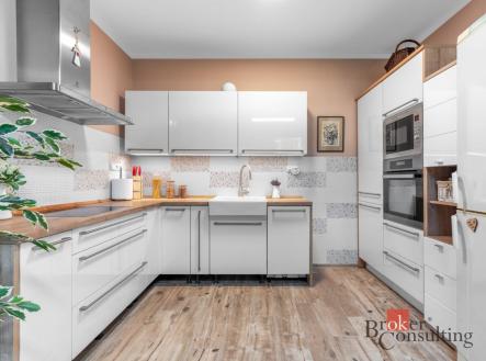 Prodej - komerční objekt, jiný, 300 m²