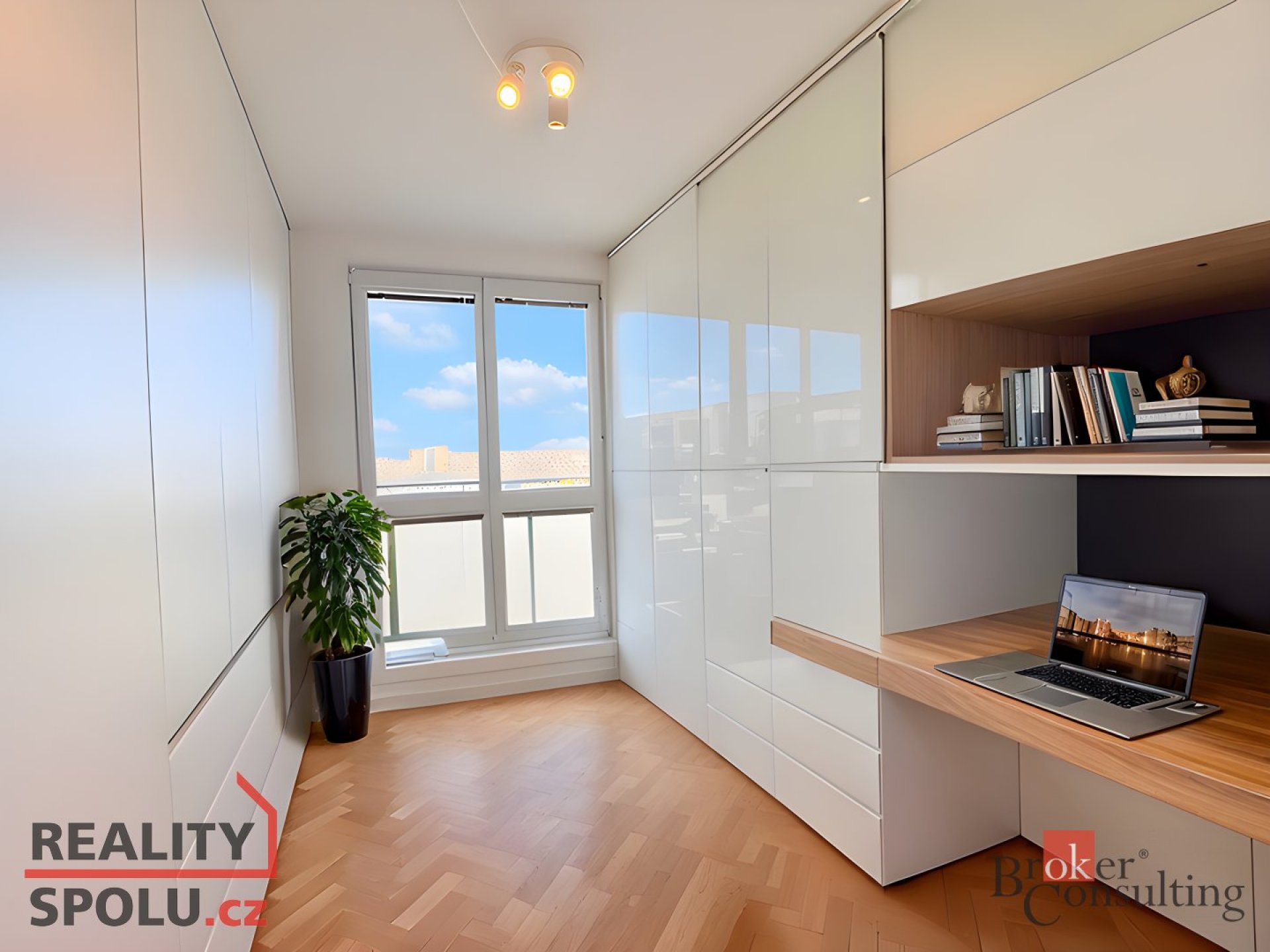 Prodej bytu 3+1 (68 m²) se dvěma balkony a možností převodu do OV – Ostrava, ul. Výškovická