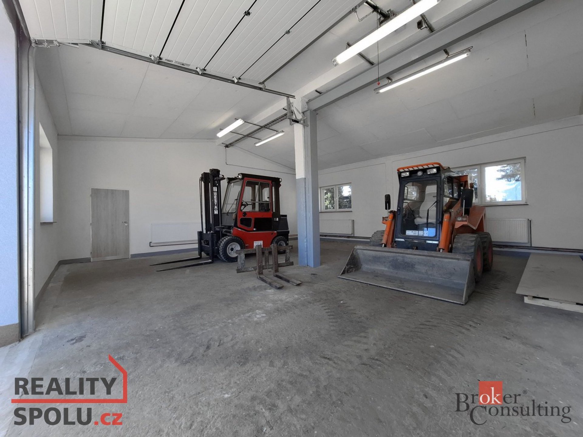 Pronájem výrobní/skladovací hala 337 m2, kanceláře, se sociálním zázemím